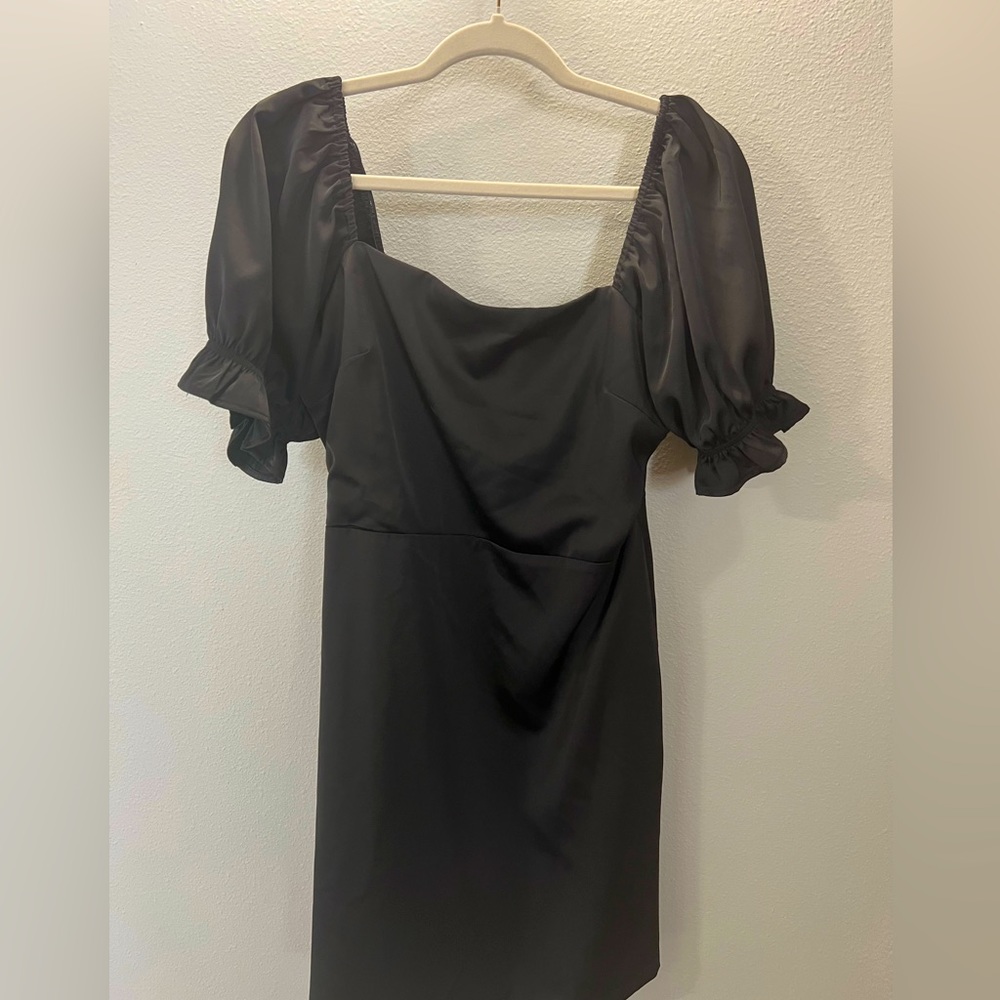 Puffy sleeved black dress
